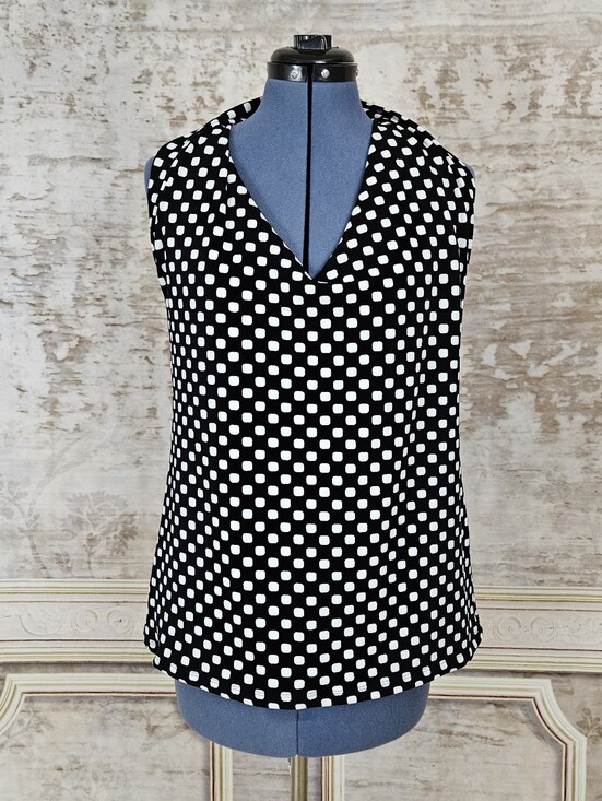 Banana Republic Tops - Banana Republic M Black Knit V Neck Sleeveless Tank Geometric Polka Dot